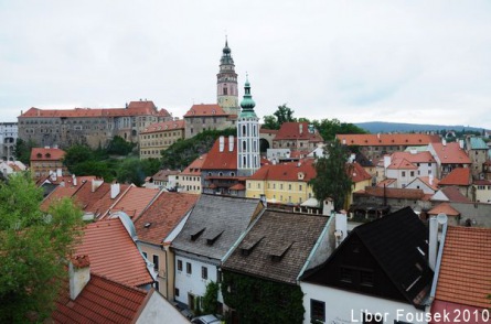 Krumlovské slavnosti s růží o pěti listech plné turnajů a ohně
