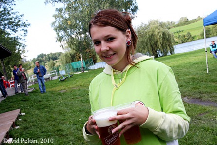 Laskat oslavili narozeniny festivalem, prasetem a dveřmi rumu
