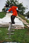 V Krkonoších sníh chybí, tak příznivci freestylu dorazili do Hlasiva