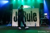 Rapper Ja Rule se nestyděl. Vytáhl holky na podium a ty ho svlékly