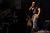 Rapper Ja Rule se nestyděl. Vytáhl holky na podium a ty ho svlékly