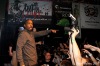 Rapper Ja Rule se nestyděl. Vytáhl holky na podium a ty ho svlékly