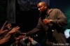 Rapper Ja Rule se nestyděl. Vytáhl holky na podium a ty ho svlékly