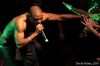 Rapper Ja Rule se nestyděl. Vytáhl holky na podium a ty ho svlékly