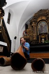 Dvakrát sólo pro...Ondřej Smeykal rozduněl kostel, Justin Lavash roztančil Aux café
