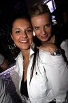 Klub Kotnov otevřel andělské brány. Lidé před nimi stáli hodiny