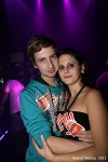 Klub Kotnov otevřel andělské brány. Lidé před nimi stáli hodiny