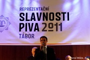 Pivní slavnosti začaly. Zlatavý mok už teče proudem, nechybí muzika