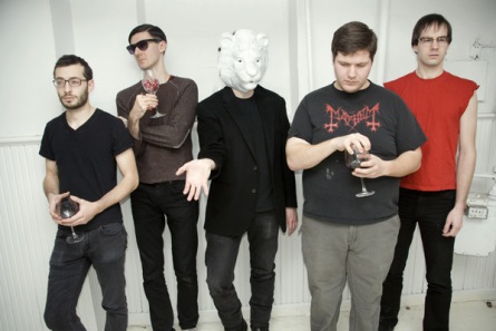 Festival Ostinato přiveze do Budějovic jiné kapely do jiných prostorů. Nyní Extra Life