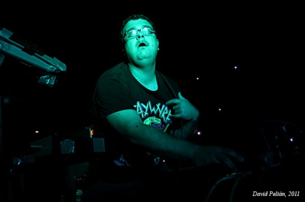 Novozélandský Disasteradio navštívil táborský kub 604. Rozjel 8bitové disco
