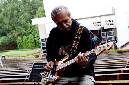 Hiltonfest 2011: tradiční průtrž mračen. Příznivce rocku a punku ale neodradila