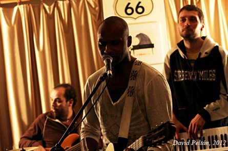 Jazz Gallery Charley rozhýbali Los Quemados s Brazilcem Adriano Trindadem