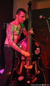 Koffin Kats - řádné psychobilly ve Velbloudu