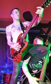 Koffin Kats - řádné psychobilly ve Velbloudu