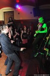 Koffin Kats - řádné psychobilly ve Velbloudu