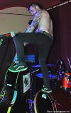Koffin Kats - řádné psychobilly ve Velbloudu