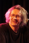 Vladimír Mišík mohl působit unaveně, ale je ve formě. Zahrál s Ivanem Hlasem