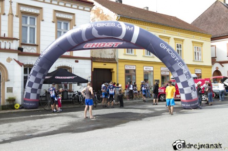 Slavnostní start Gibraltar tour. Vzhůru do šlapek