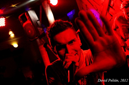 Lola běžela jako o život s řízným rokenrolem. Na Facebook party překvapil Dj N´Zym