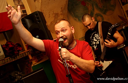 Kapela Sobi 20 zahrála doma