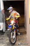 Maškarní v Jistebnici. Po sále se proháněla motorka, Taťka Šmoula i upírka