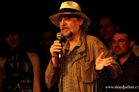 Tarapaca Jazz Band pokřtil Hlasy. Asistoval při tom český jazzman Milan Svoboda