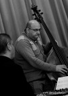 Otto Hejnic trio. Krajňák lámal piano a něžně jazzově zazpívala Pavla Kohelová