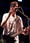 První ročník festivalu NewCastles v Nových Hradech. Seven hráli na kytary vrtačkou