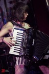The Mahones rozhýbali Velblouda folk punkem. Harmonikářka byla v extázi