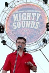 Mighty Sounds 2013: Neděli zahájil pohodový Swing band, rozskákali Skindred