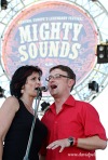 Mighty Sounds 2013: Neděli zahájil pohodový Swing band, rozskákali Skindred