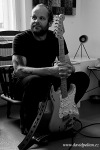 Petr Beneš spontánně maluje, výsledek je v UmaUma. V Recyklu zahráli bluesmeni
