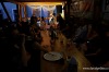 Petr Beneš spontánně maluje, výsledek je v UmaUma. V Recyklu zahráli bluesmeni