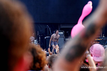 SZIGET FESTIVAL 2013: Blur začali hrát a lidé se líbali. Třešínkou byl Woodkid