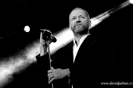 Koncert Nikagdá nězabuděm - Jde se volit podpoří Vladimír 518, Lucie i SuperStars