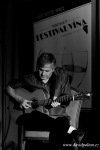 Na kytaristu Jubera z The Wings stáli lidé fronty. Zahájil Táborský festival vína