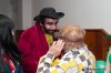 Ze slov vznikla tradice. Na maškarní přišla Kleopatra i Vlastimil Harapes