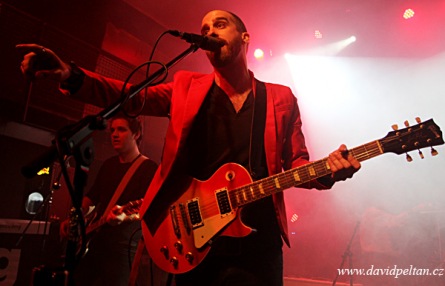 Na nové desce pracují Bros 'n' Beasts s producentem Queens of the Stone Age