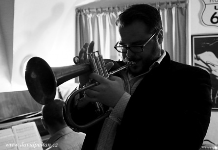 Lukáš Oravec si do Jazz Gallery Charley přivezl kvintet. Šťavnaté jazzové menu