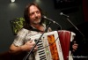 Štěpán Kojan z Keks popřál Originálu hudbou, lidi pobavili i Chodci