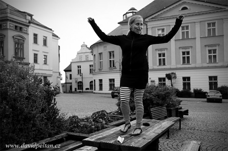 Oswald Schneider hýbali Tavernou na náměstí. Ivana tančila i na stole