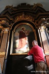 Opravy oltáře nejstaršího kostela v Táboře jdou do finále