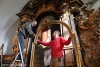 Opravy oltáře nejstaršího kostela v Táboře jdou do finále