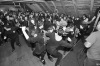 Hanba na Cestě? Stage diving ze štaflí