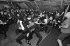Hanba na Cestě? Stage diving ze štaflí