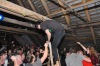 Hanba na Cestě? Stage diving ze štaflí