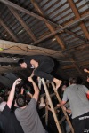 Hanba na Cestě? Stage diving ze štaflí