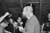Hanba na Cestě? Stage diving ze štaflí