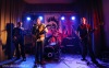 Punkový ples počtvrté: Stage diving, rychlostní soutěž a podprsenka na kytaristovi