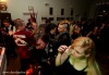 Punkový ples počtvrté: Stage diving, rychlostní soutěž a podprsenka na kytaristovi